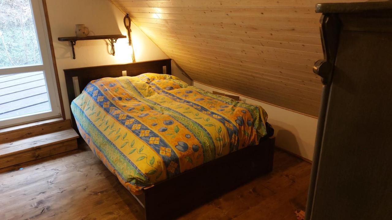 Hlucov Lesni Chalupa Kokorin Buitenkant foto
