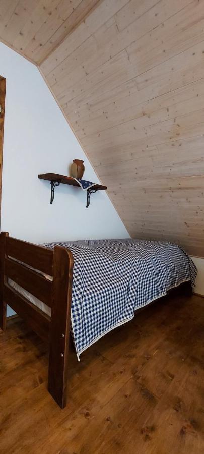 Hlucov Lesni Chalupa Kokorin Buitenkant foto
