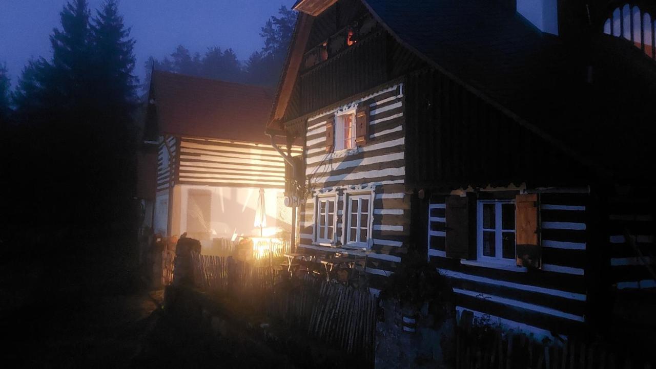 Hlucov Lesni Chalupa Kokorin Buitenkant foto